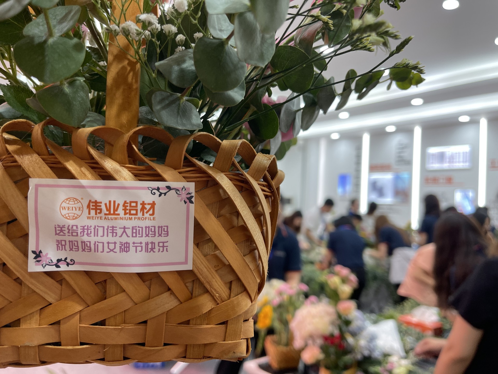 必赢亚洲铝材 | 送她幼花花，把爱给妈妈